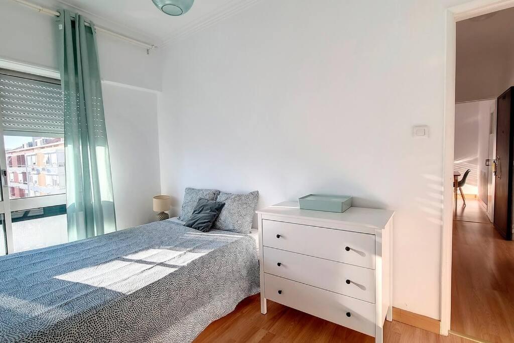 Cozy One Bedroom Apartment ลิสบอน ภายนอก รูปภาพ
