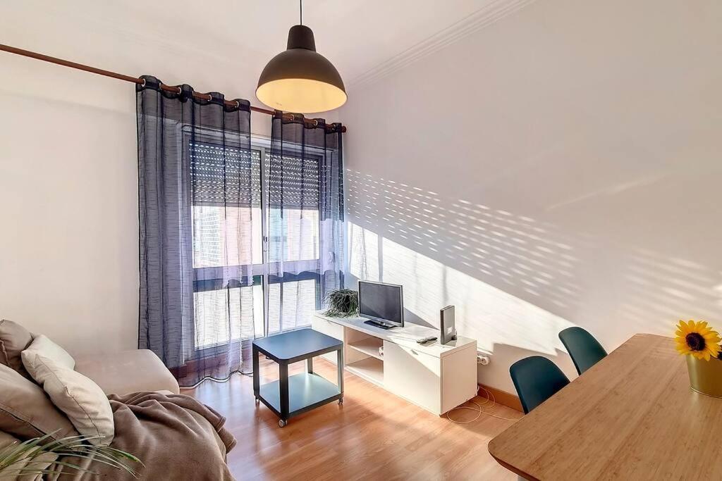 Cozy One Bedroom Apartment ลิสบอน ภายนอก รูปภาพ